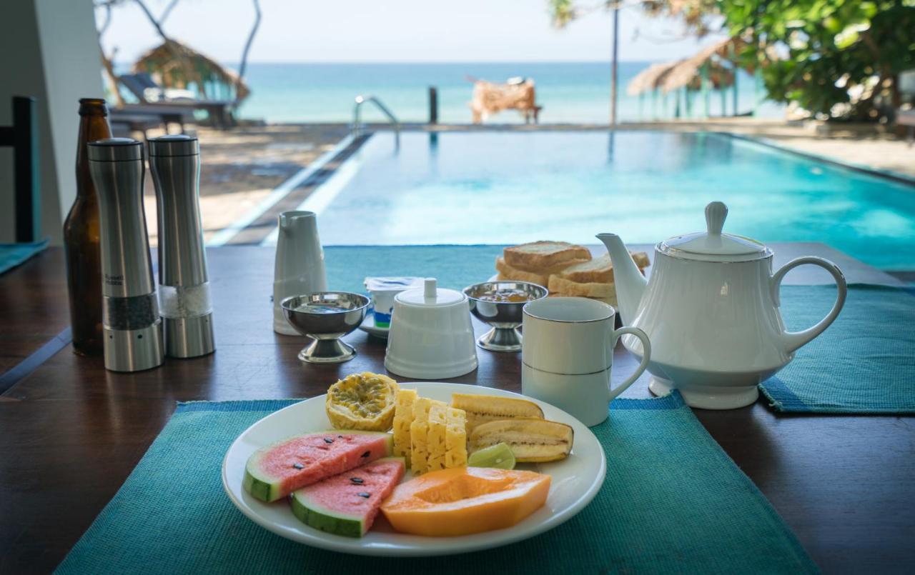 At Ease Beach Hotel Hikkaduwa Exterior foto