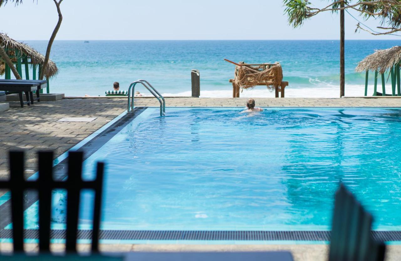 At Ease Beach Hotel Hikkaduwa Exterior foto
